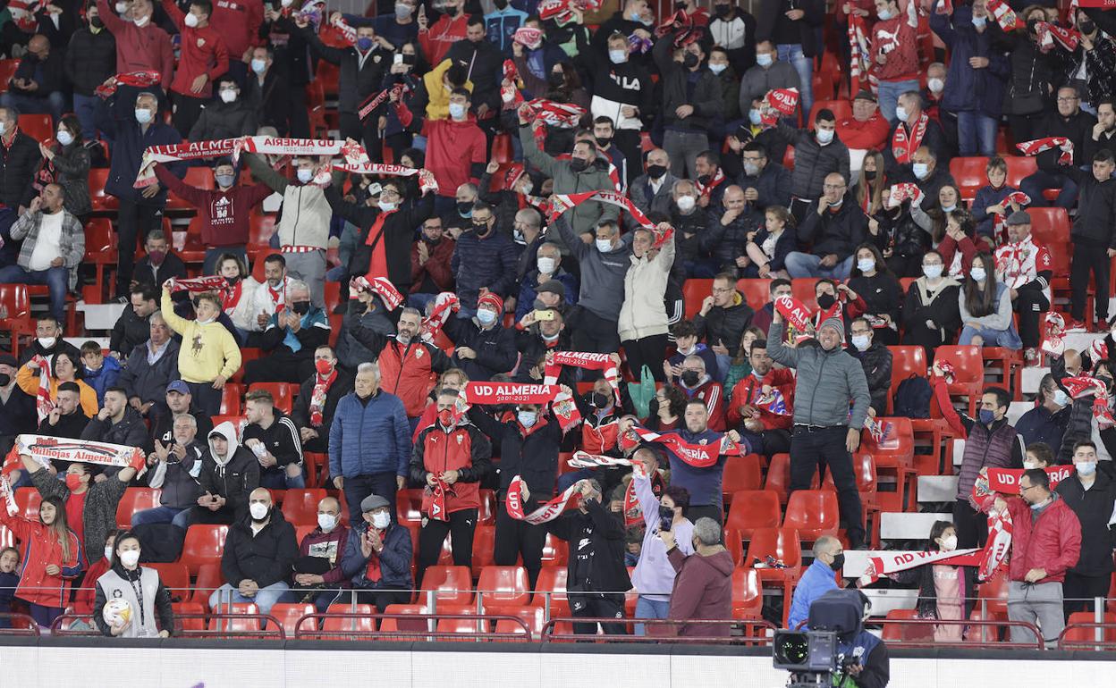 La afición recibirá al equipo dos horas antes del partido y prepara más novedades para hoy. 