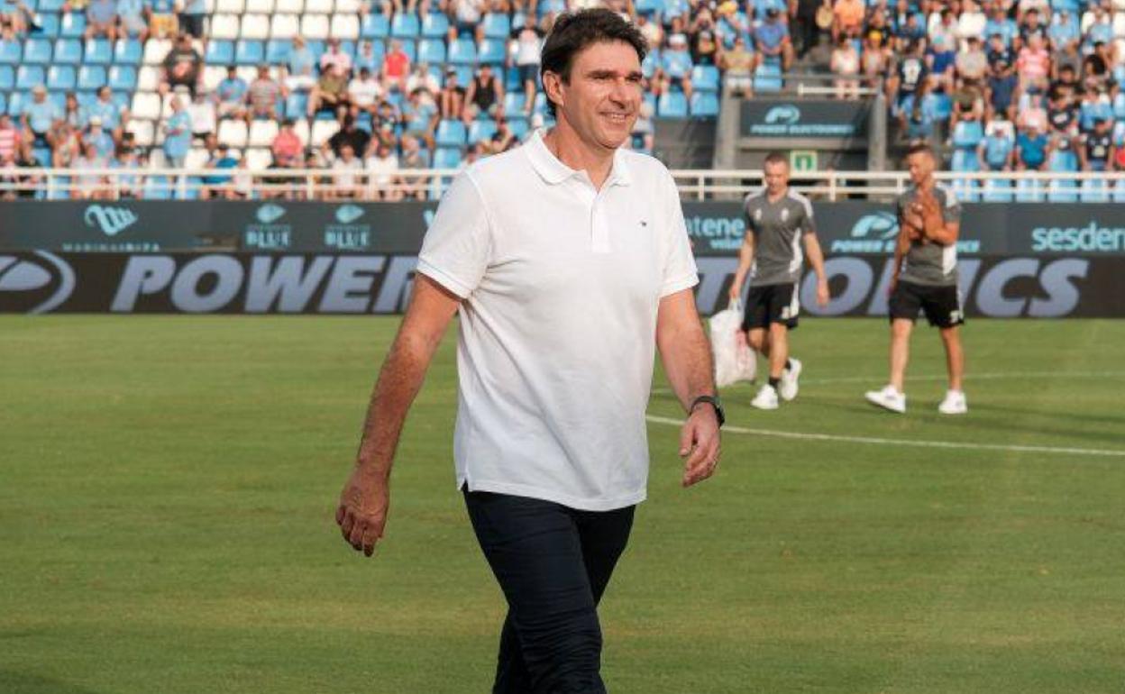 Aitor Karanka, sonriente antes del inicio del partido en Ibiza. 