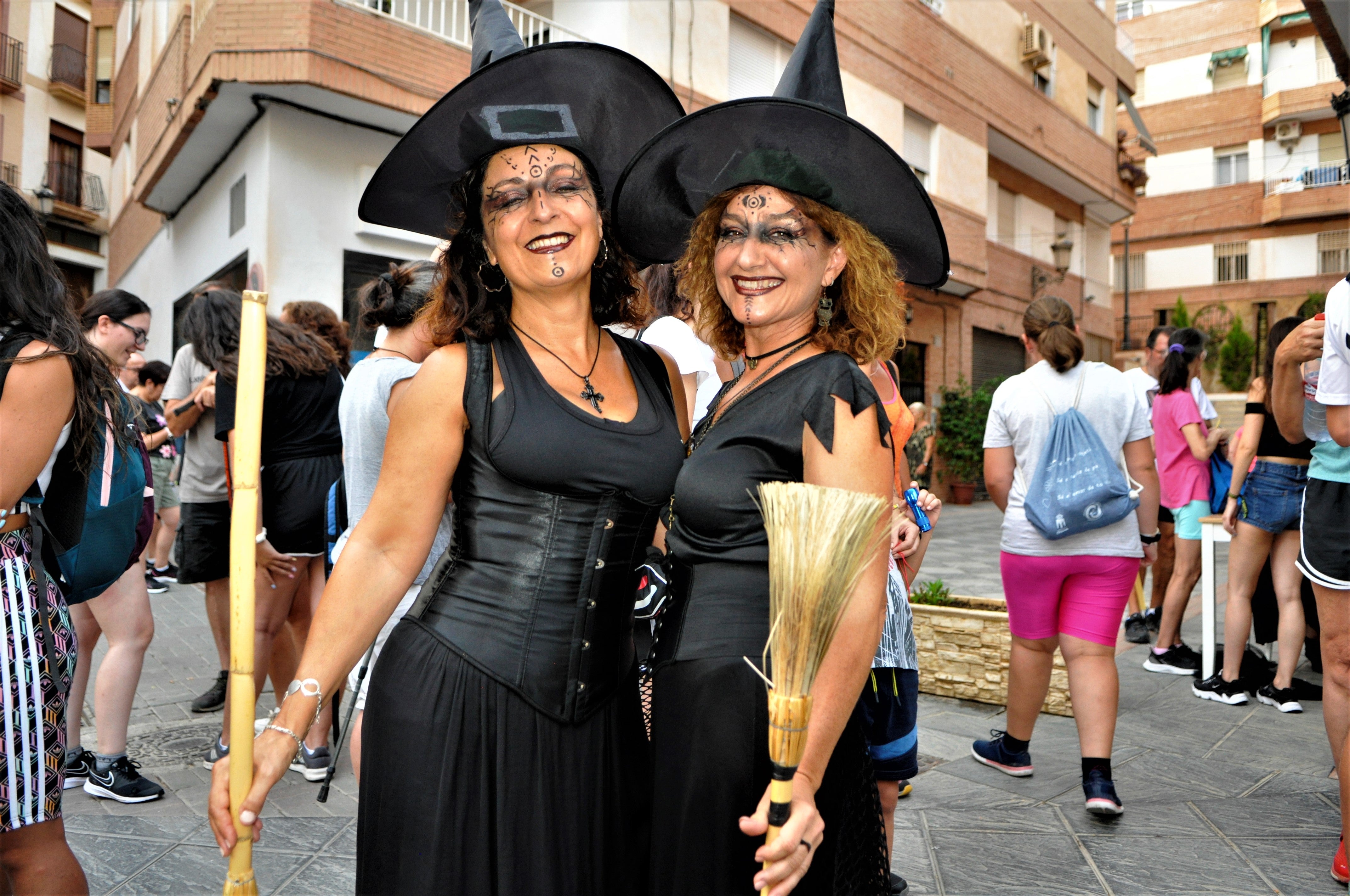 El municipio alpujarreño disfruta con la fiesta de la 'Noche Oculta de las Brujas'.