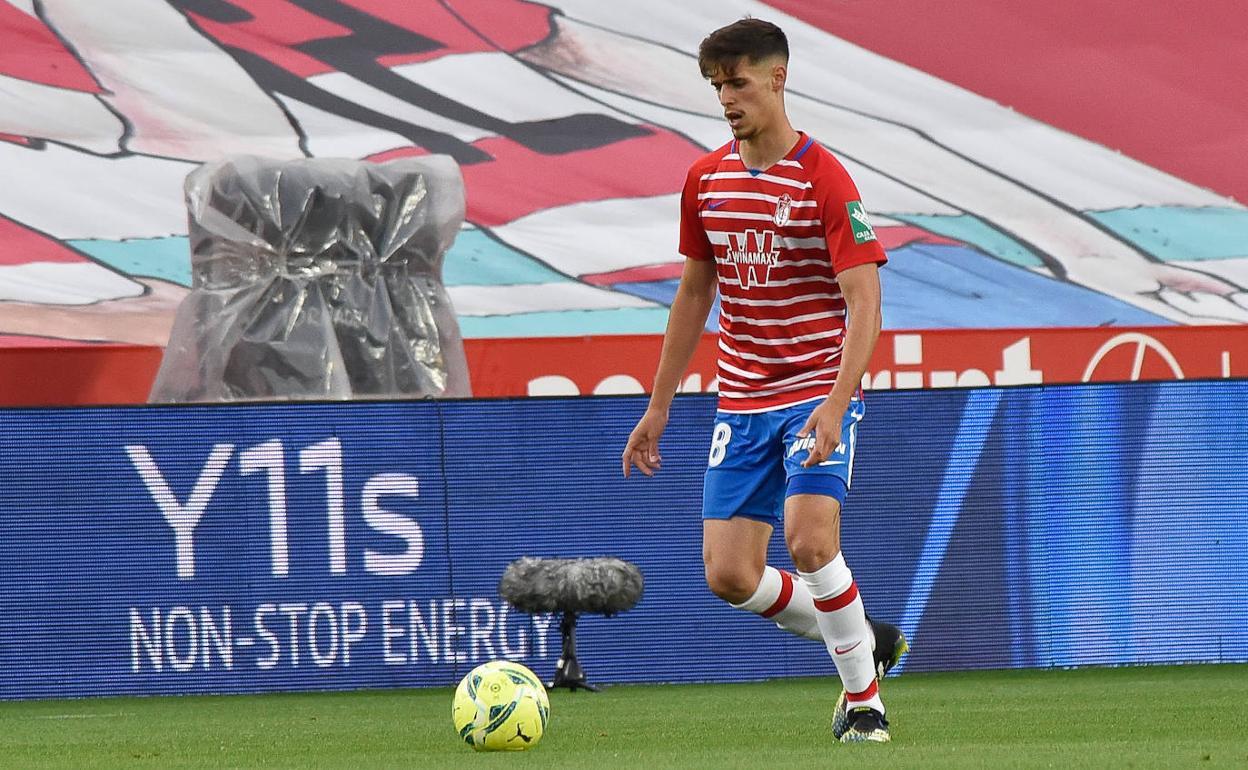 El linarense Pepe Sánchez en un partido de Primera División con el Granada CF. 