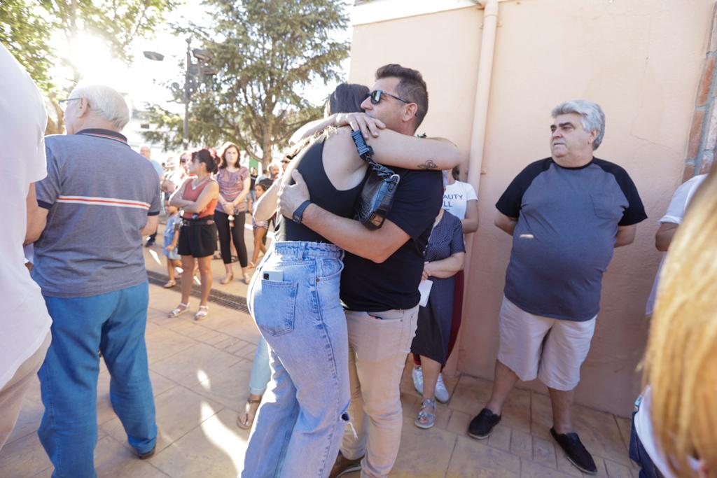 Los ilurquenses han salido a la calle para mostrar su repulsa a la agresión que ha costado la vida a un joven de la localidad. 