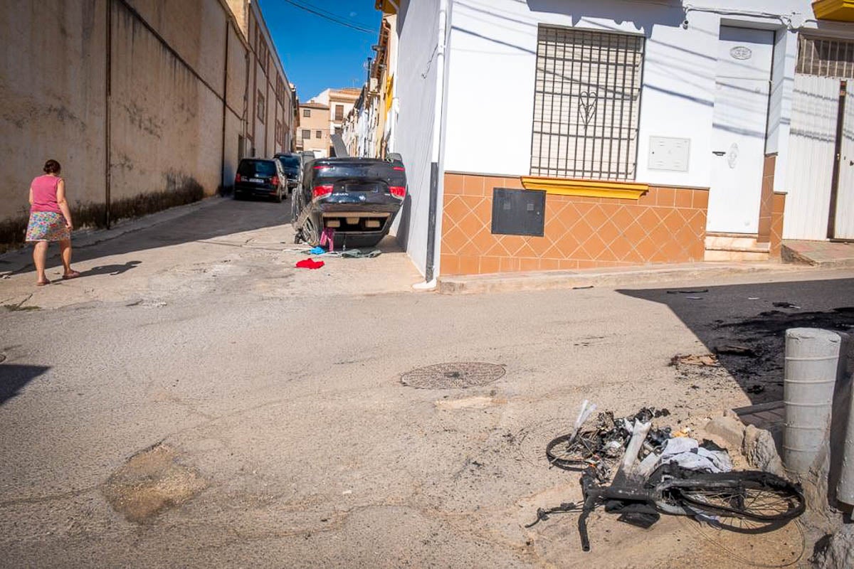 Las fuerzas de seguridad evacuaron anoche al último de los familiares del clan que quedaba en el pueblo