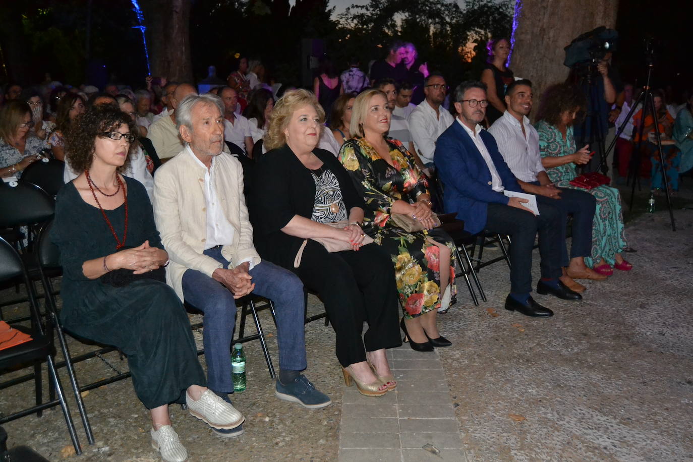 El actor junto a su esposa, Amparo Pascual,visitó la Alhamabra y por la noche recogió el Laurel de plata de Festival Internacional de Poesía de La Zubia