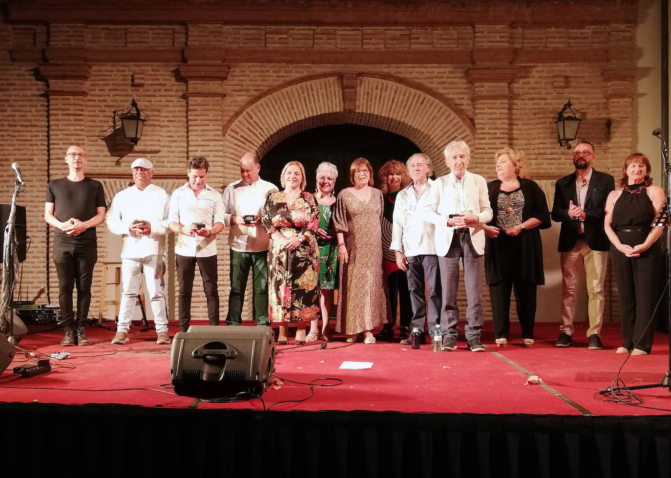 El actor junto a su esposa, Amparo Pascual,visitó la Alhamabra y por la noche recogió el Laurel de plata de Festival Internacional de Poesía de La Zubia