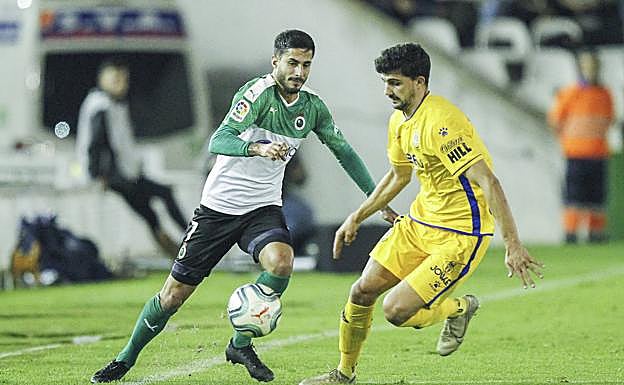 Vistió la camiseta de los cántabros en las temporadas 18-19 y 19-20. 
