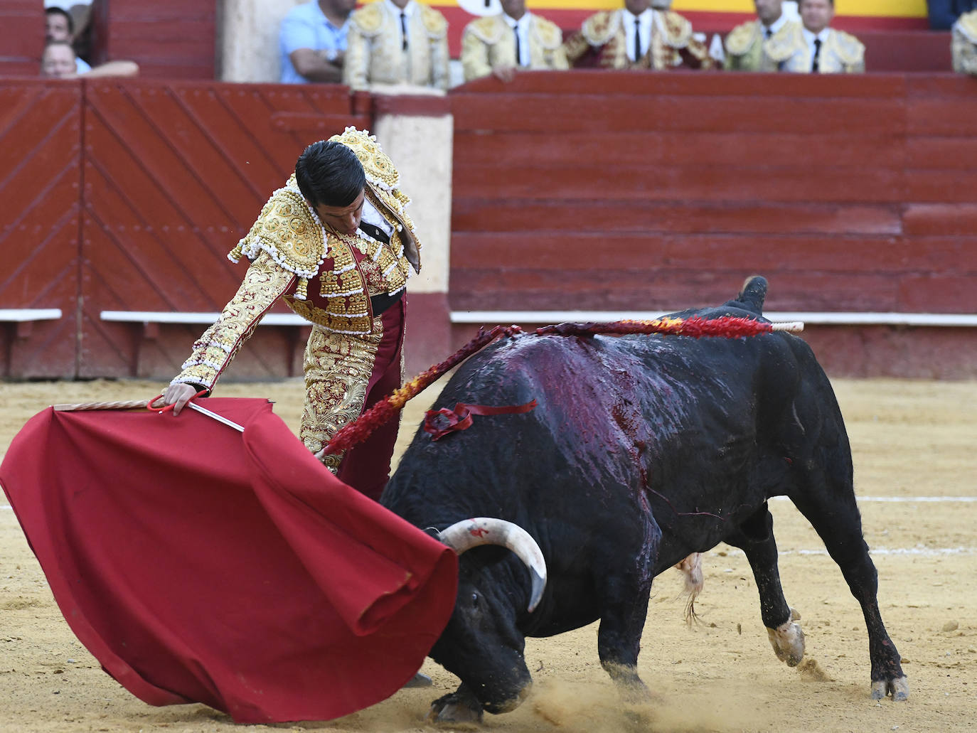 Emilio De Justo y Roca Rey brindaron una gran tarde de toros. 