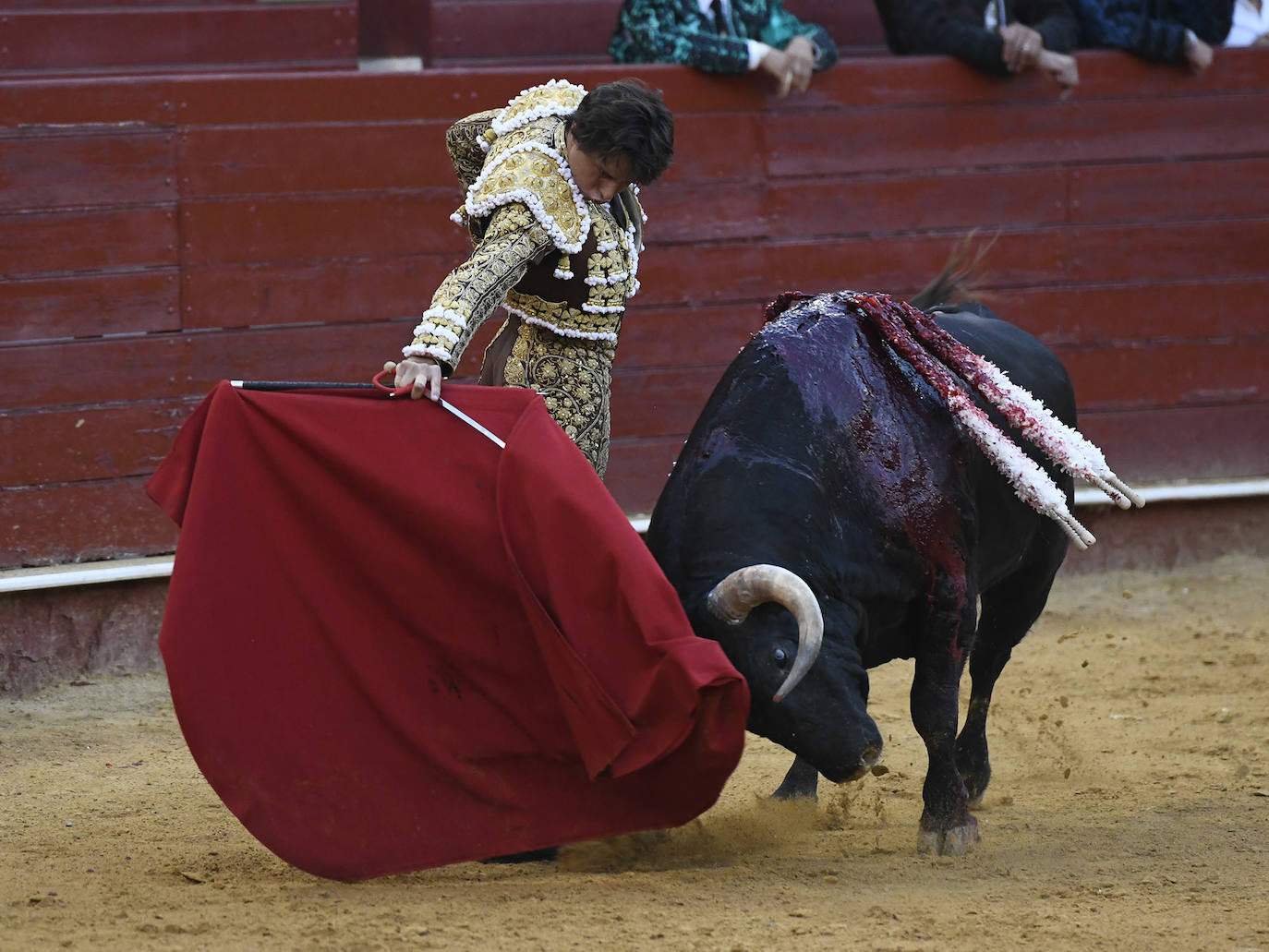 Emilio De Justo y Roca Rey brindaron una gran tarde de toros. 