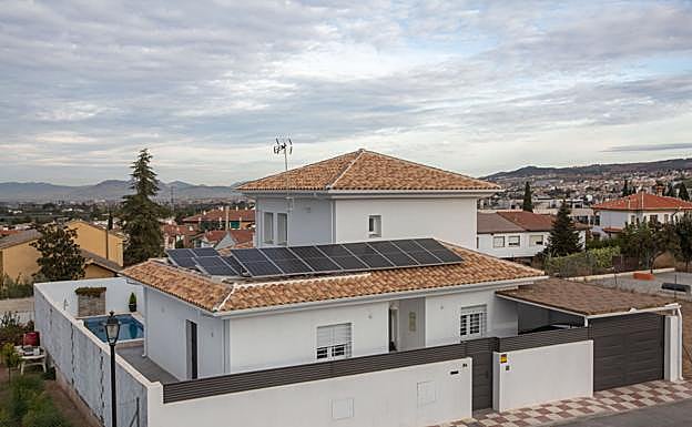 Un experto aclara las ventajas y las ayudas a la hora de instalar placas solares