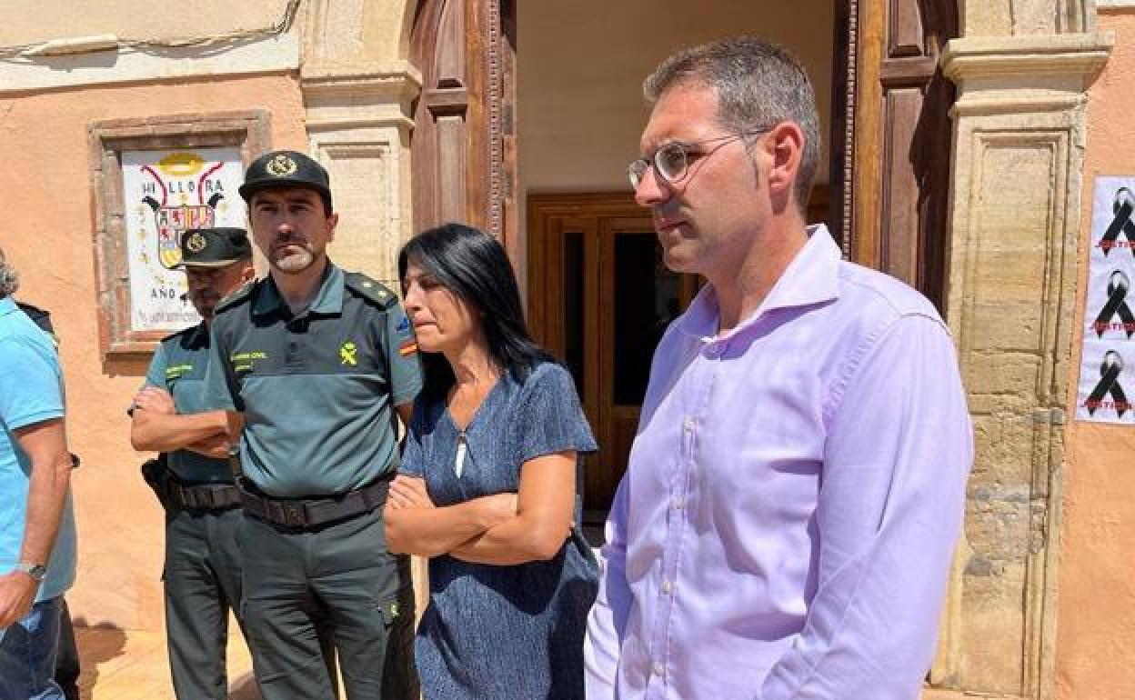 Antonio Salazar, primer edil del Ayuntamiento de Íllora, junto a la subdelegada. 