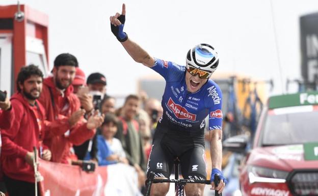 Jay Vine repite bajo la niebla y Enric Mas se pega a Evenepoel