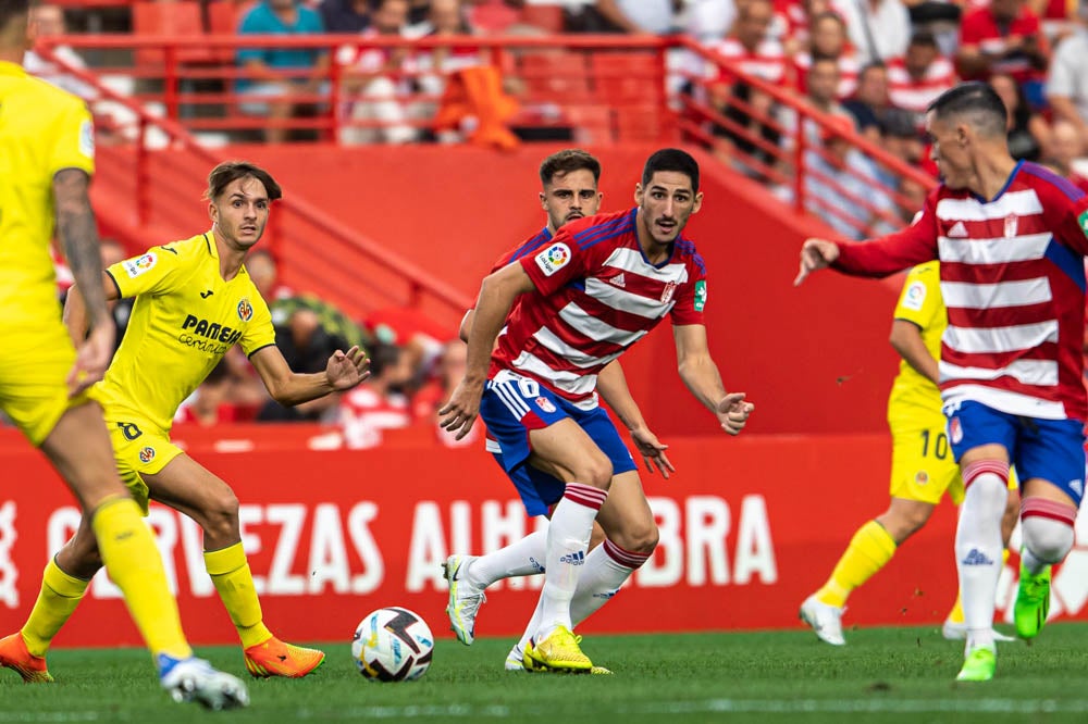 Repasa en fotos los mejores momentos del partido disputado este lunes en Los Cármenes