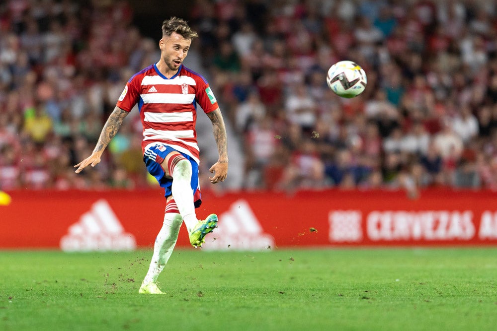 Repasa en fotos los mejores momentos del partido disputado este lunes en Los Cármenes