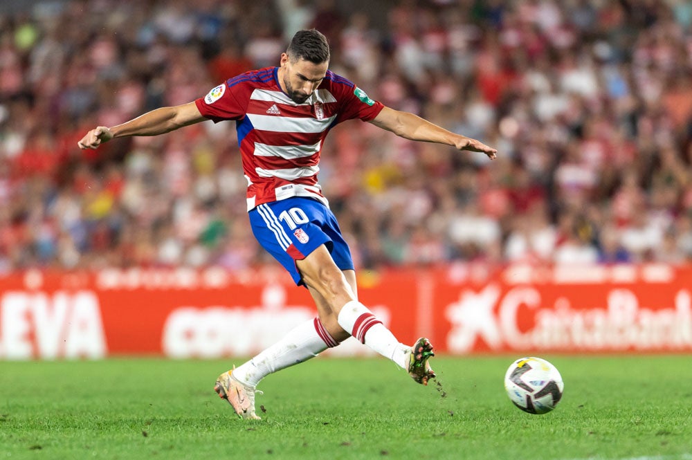 Repasa en fotos los mejores momentos del partido disputado este lunes en Los Cármenes