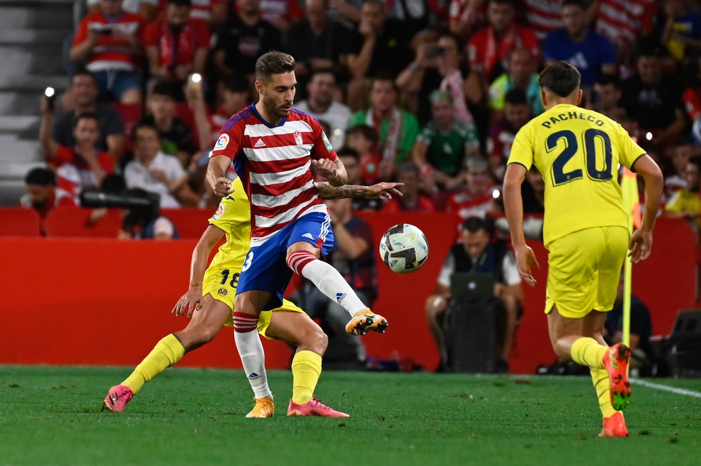 Repasa en fotos los mejores momentos del partido disputado este lunes en Los Cármenes