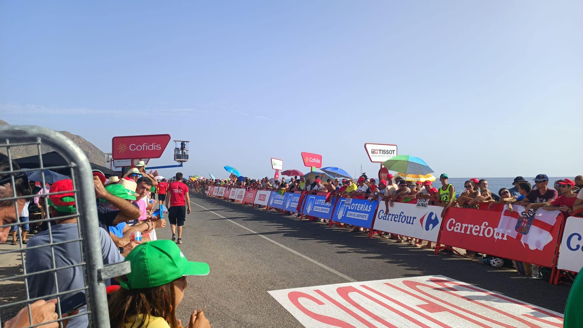 Miles de aficionados de todos los rincones disfrutan de un recorrido mágico por la Costa de Almería que se vio en más de 190 países.