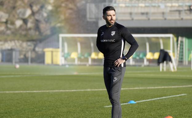 Éder Sarabia dio el paso a primer entrenador tras su etapa como segundo de Setién. 