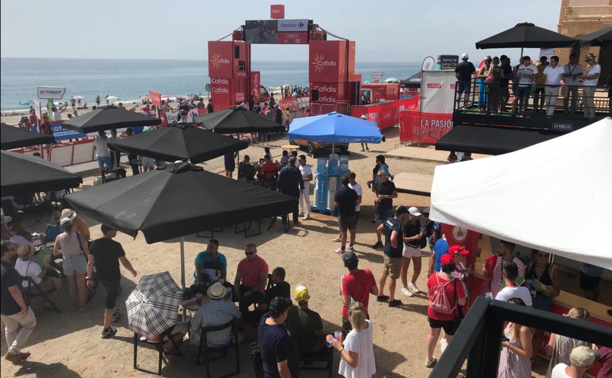 La zona VIP estuvo muy animada con invitados de la organización y patrocinios.