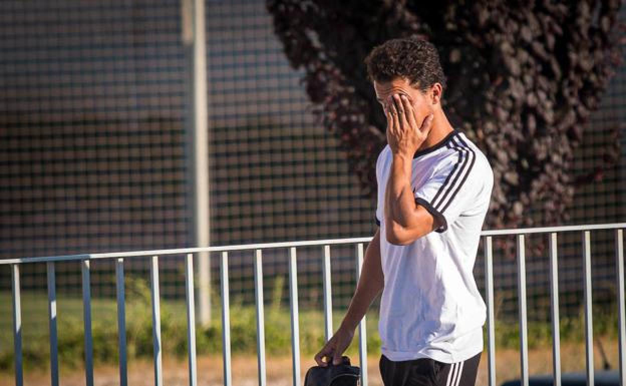 Luis Milla, en la Ciudad Deportiva del Granada antes de su salida del club. 
