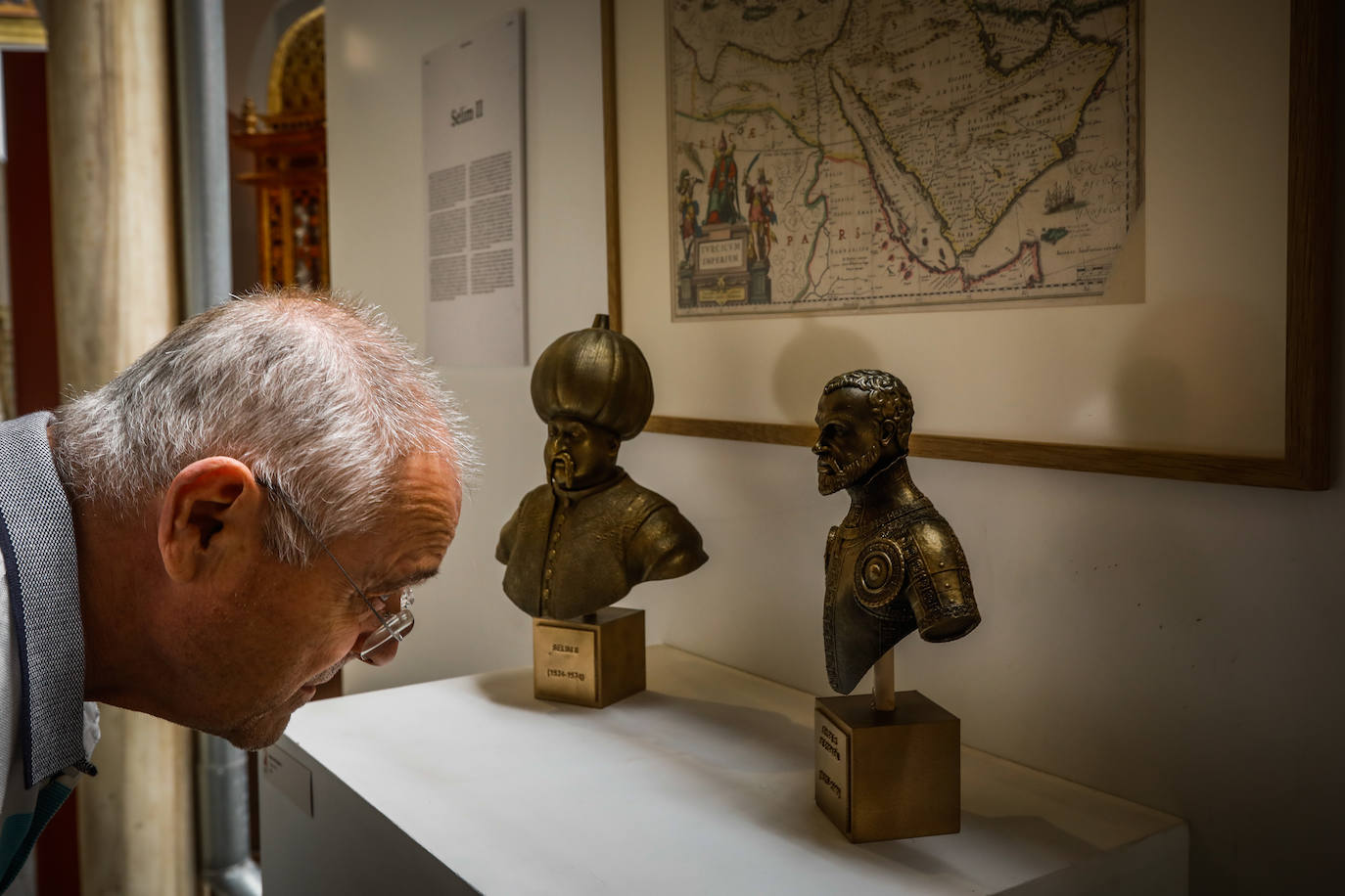 Una muestra en el Museo de las Carmelitas revela el papel clave que jugaron en la contienda personajes como Álvaro de Bazán, Lope de Figueroa o los soldados del Tercio de Granada