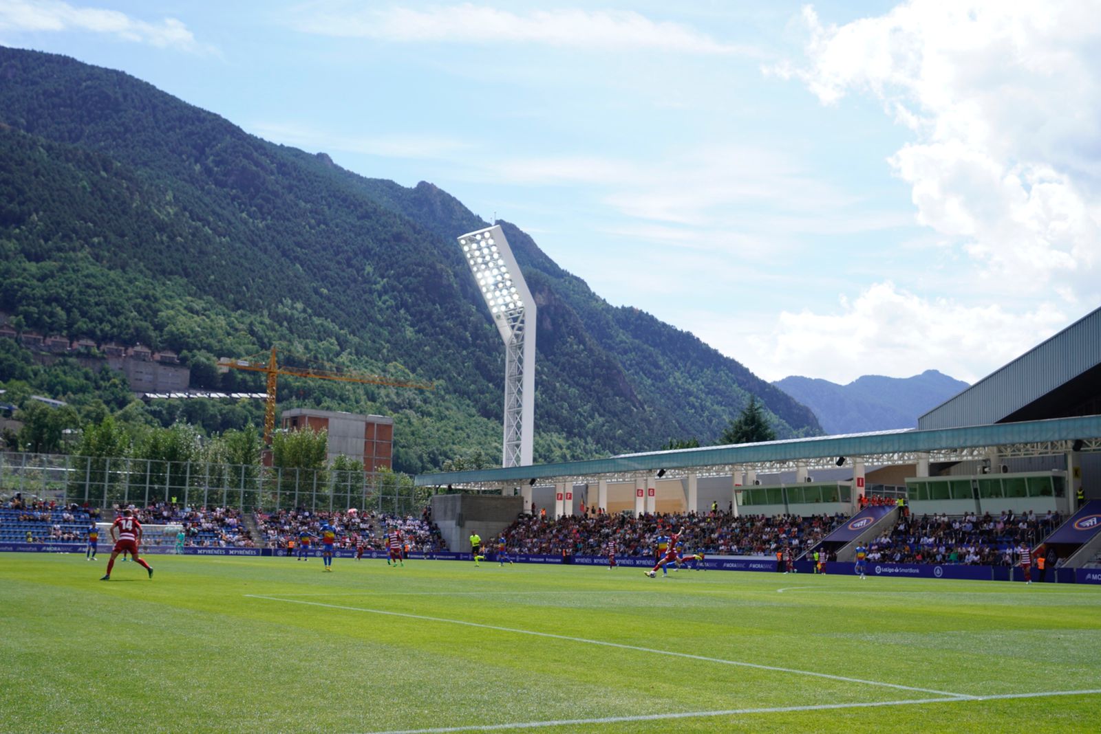 El Granada disputa en Andorra el primer encuentro oficial del fútbol profesional español fuera del país ante el equipo de Piqué