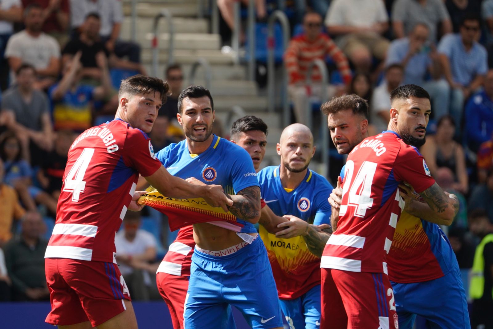 El Granada disputa en Andorra el primer encuentro oficial del fútbol profesional español fuera del país ante el equipo de Piqué