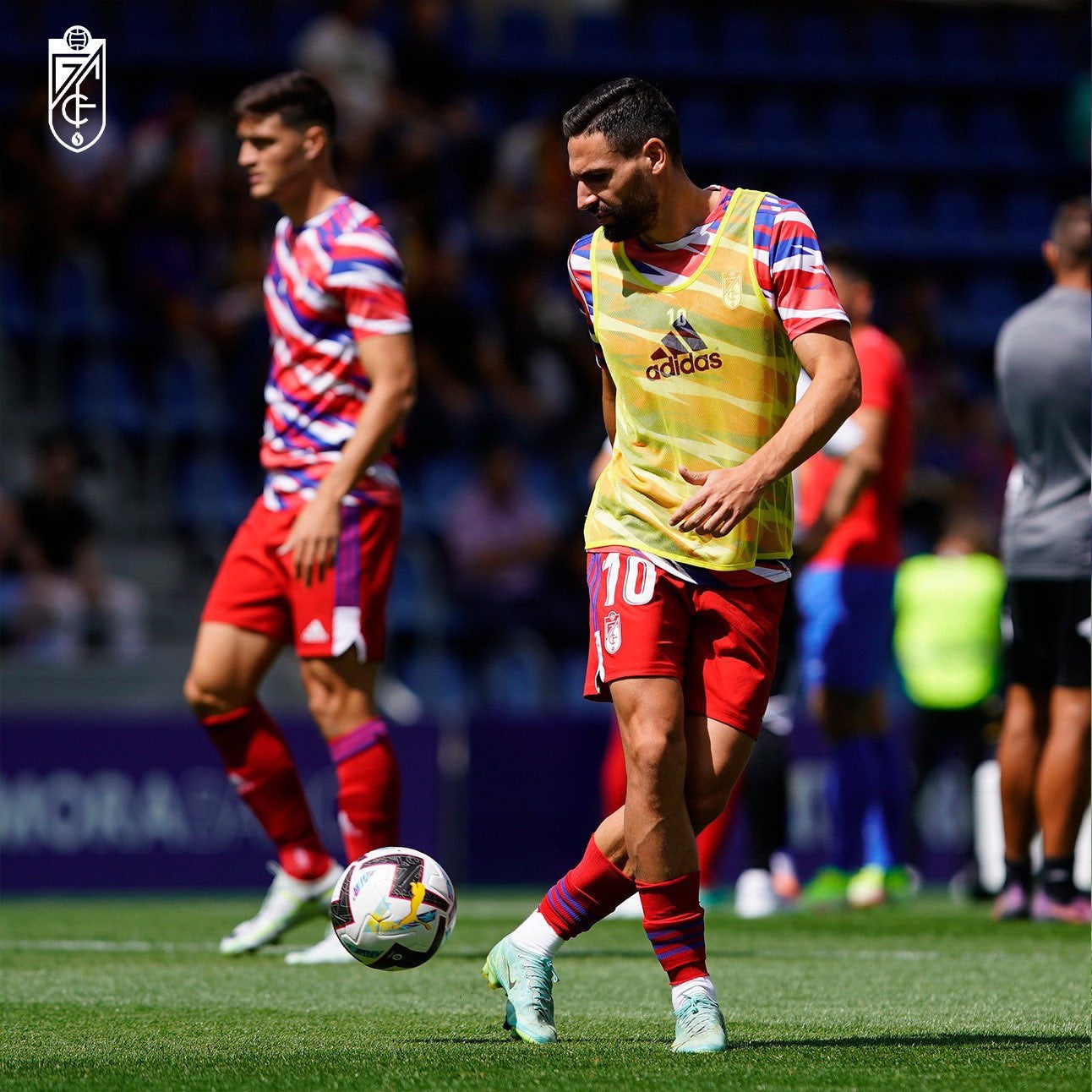 El Granada disputa en Andorra el primer encuentro oficial del fútbol profesional español fuera del país ante el equipo de Piqué