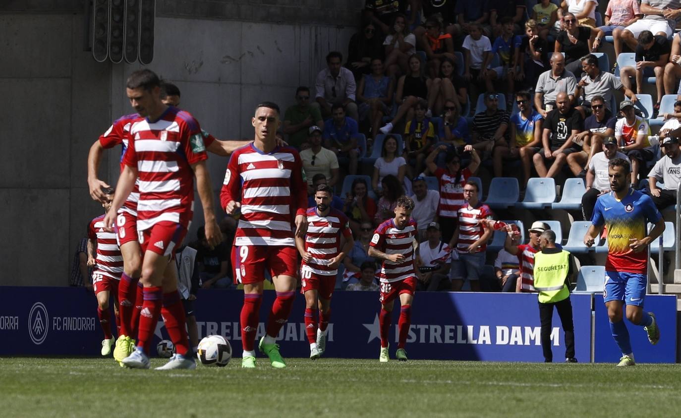 El Granada disputa en Andorra el primer encuentro oficial del fútbol profesional español fuera del país ante el equipo de Piqué