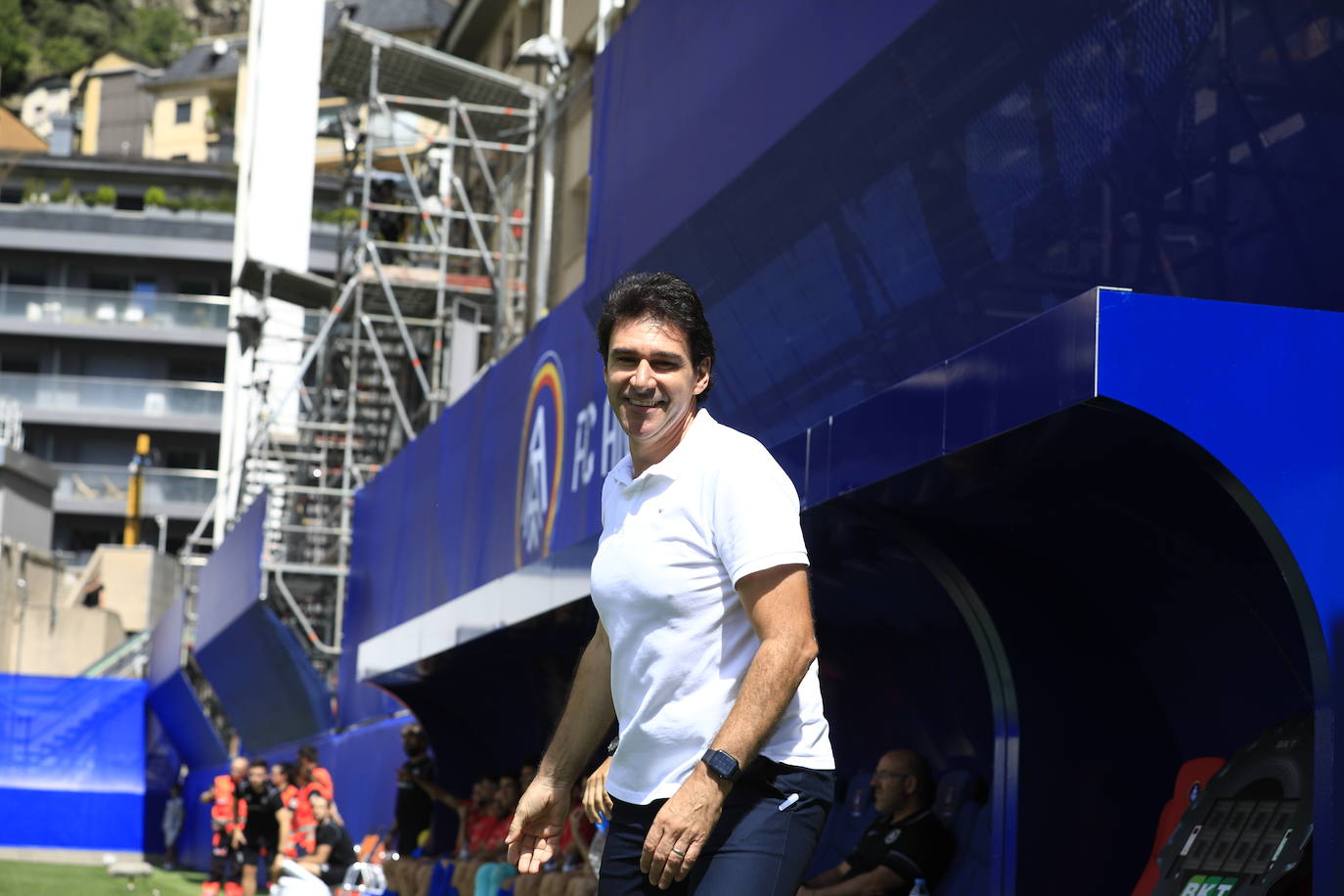 El Granada disputa en Andorra el primer encuentro oficial del fútbol profesional español fuera del país ante el equipo de Piqué