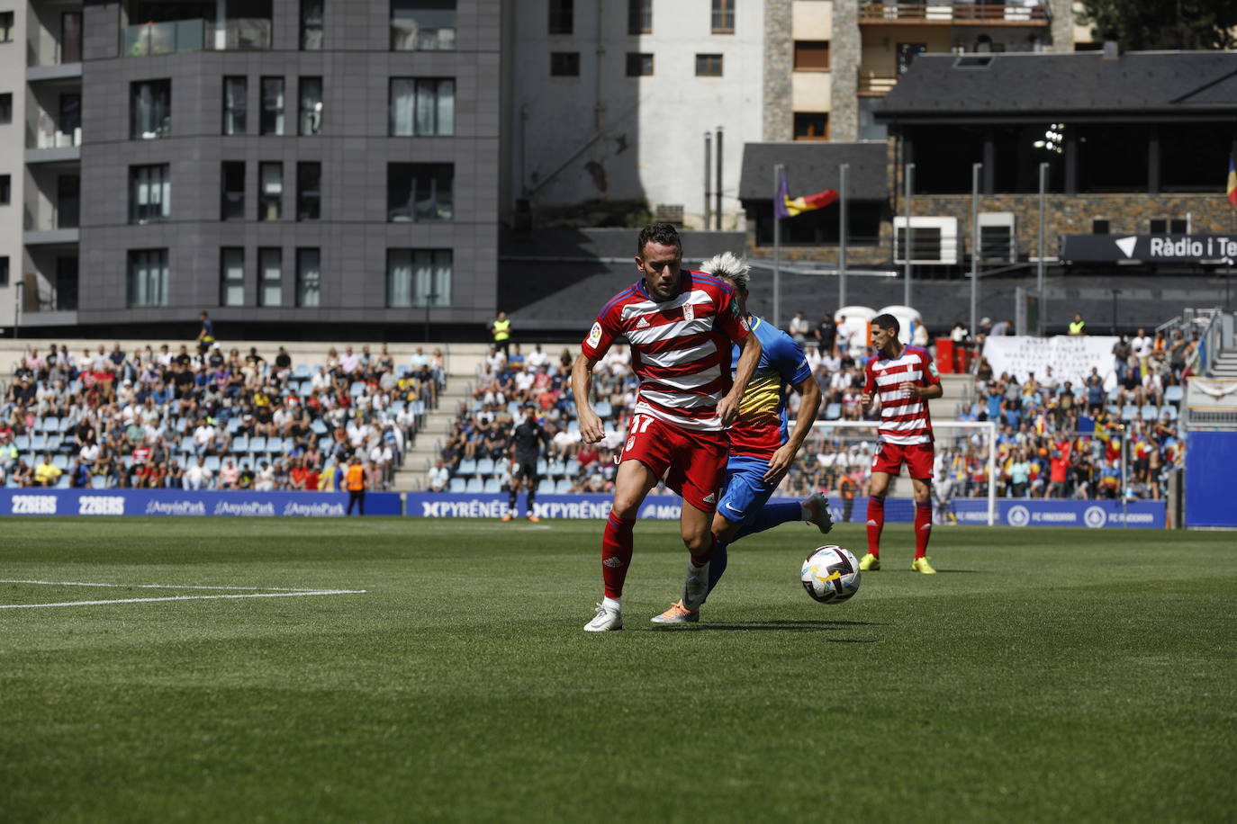 El Granada disputa en Andorra el primer encuentro oficial del fútbol profesional español fuera del país ante el equipo de Piqué
