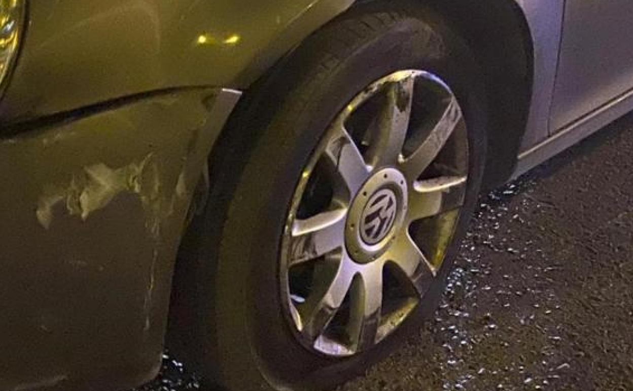 Uno de los vehículos implicados en el accidente en la avenida de Andalucía de Granada.