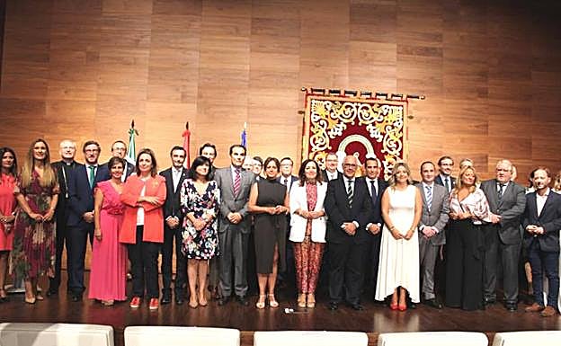 Consejeros, delegados y demás autoridades, en el Museo Ibero de Jaén.