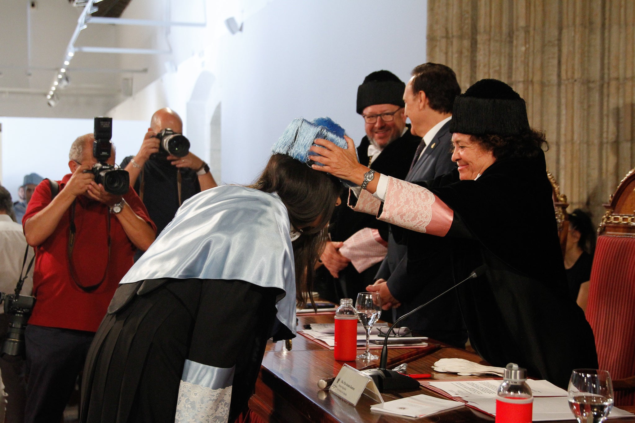 La rectora Pilar Aranda preside su última apertura de curso y recibe una emotiva ovación.