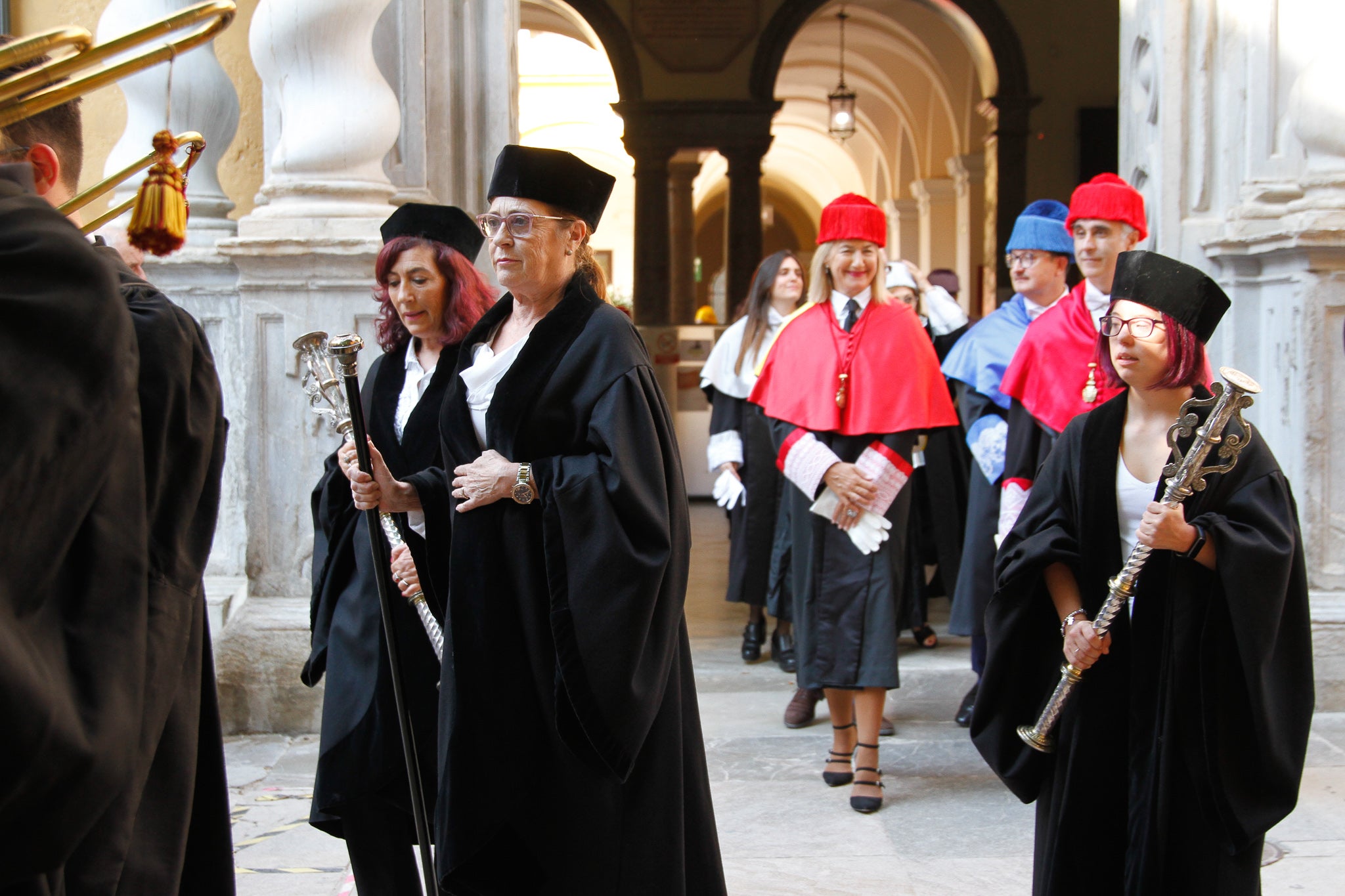 La rectora Pilar Aranda preside su última apertura de curso y recibe una emotiva ovación.