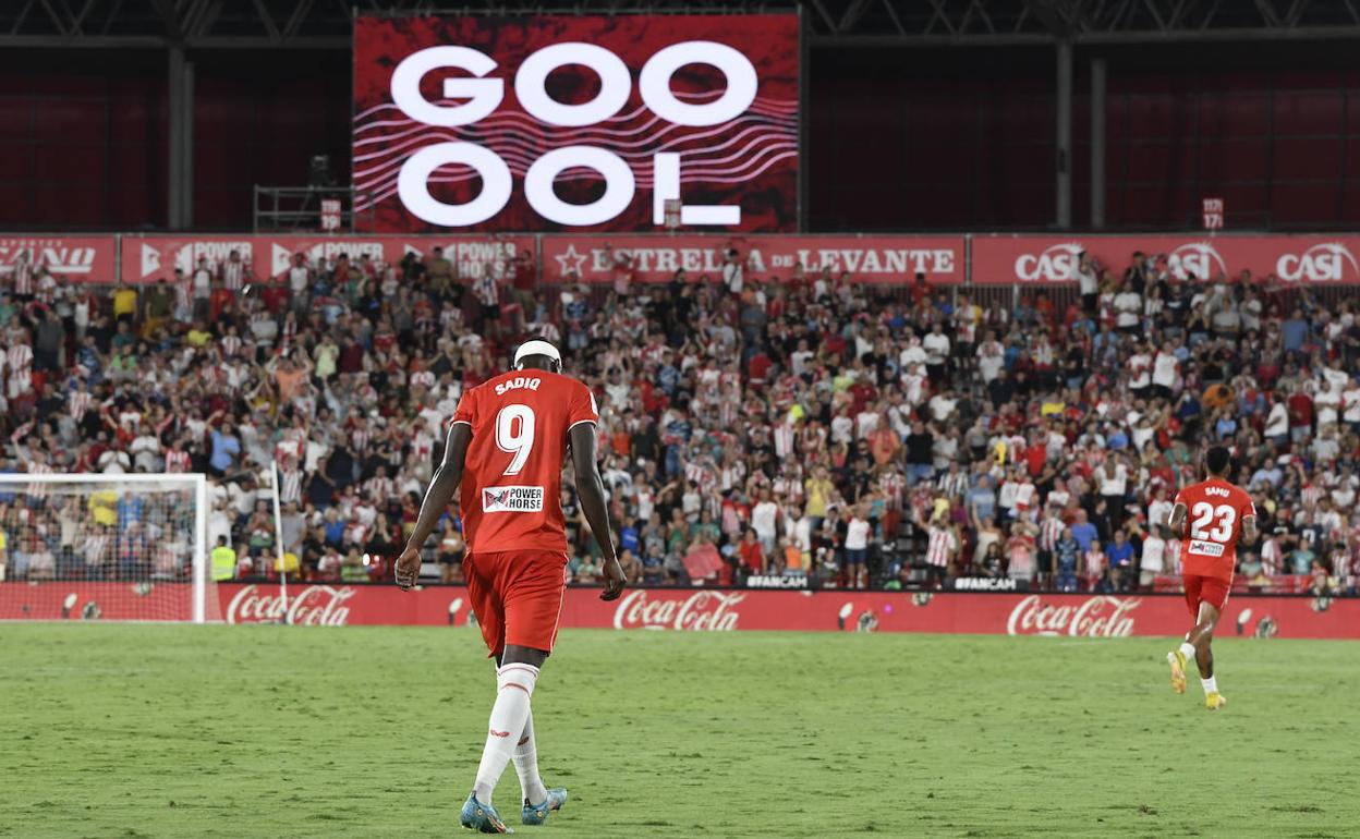 Sadiq Umar se despidió de la UDA con un gol frente al Sevilla. 