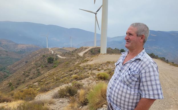 Juan Pérez observa la zona quemada anoche