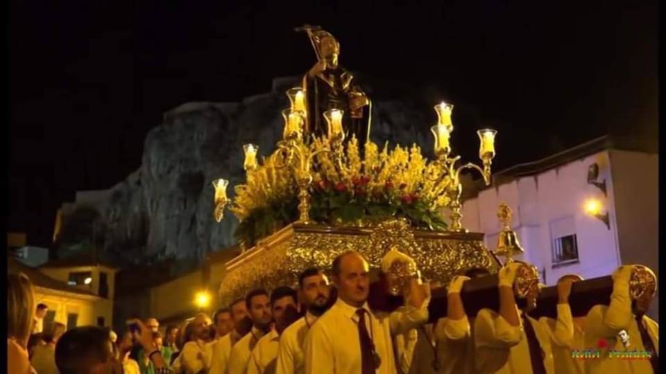 Imagen de una procesión de San Rogelio en Íllora. 