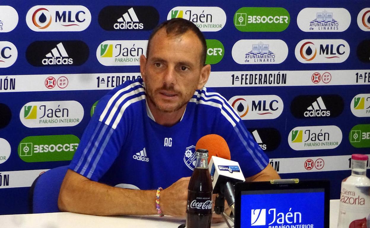 Alberto González aseguró en la sala de prensa que no le preocupan en exceso las bajas de esta jornada. 