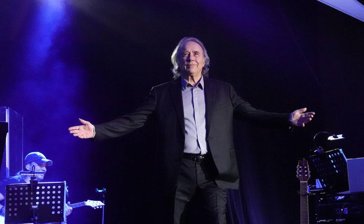 El cantautor Joan Manuel Serrat, en su anterior concierto en Granada, en 2018..