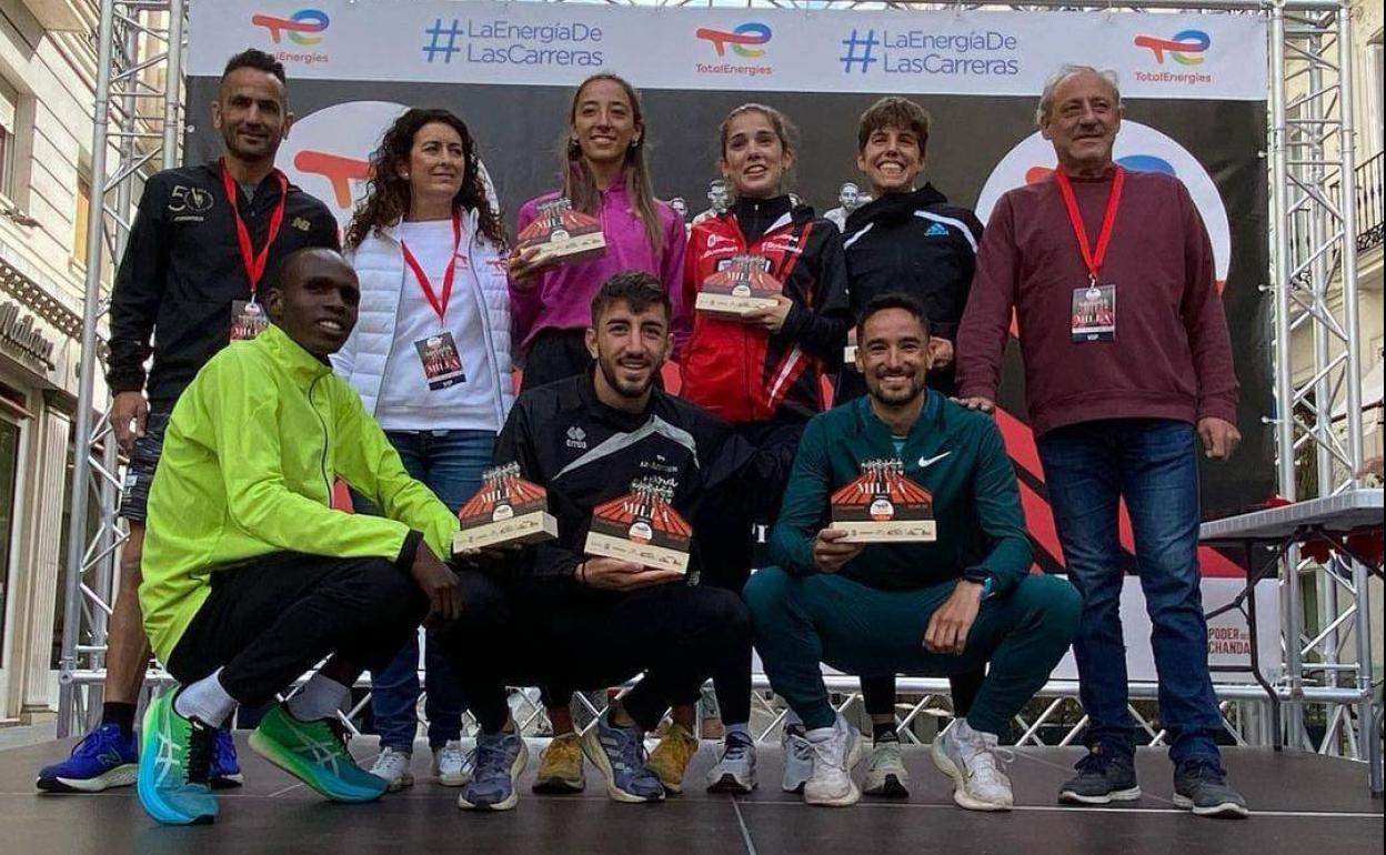 El granadino Ignacio Fontes, a la derecha en la fila de abajo, en el podio. 