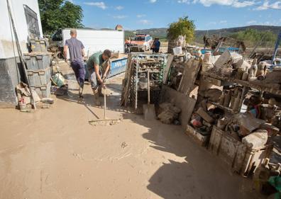 Imagen secundaria 1 - Imágenes de la tromba que anegó viviendas y negocios el 21 de septiembre de 2021 en Montefrío, tras desbordarse el Arroyo Milanos. 
