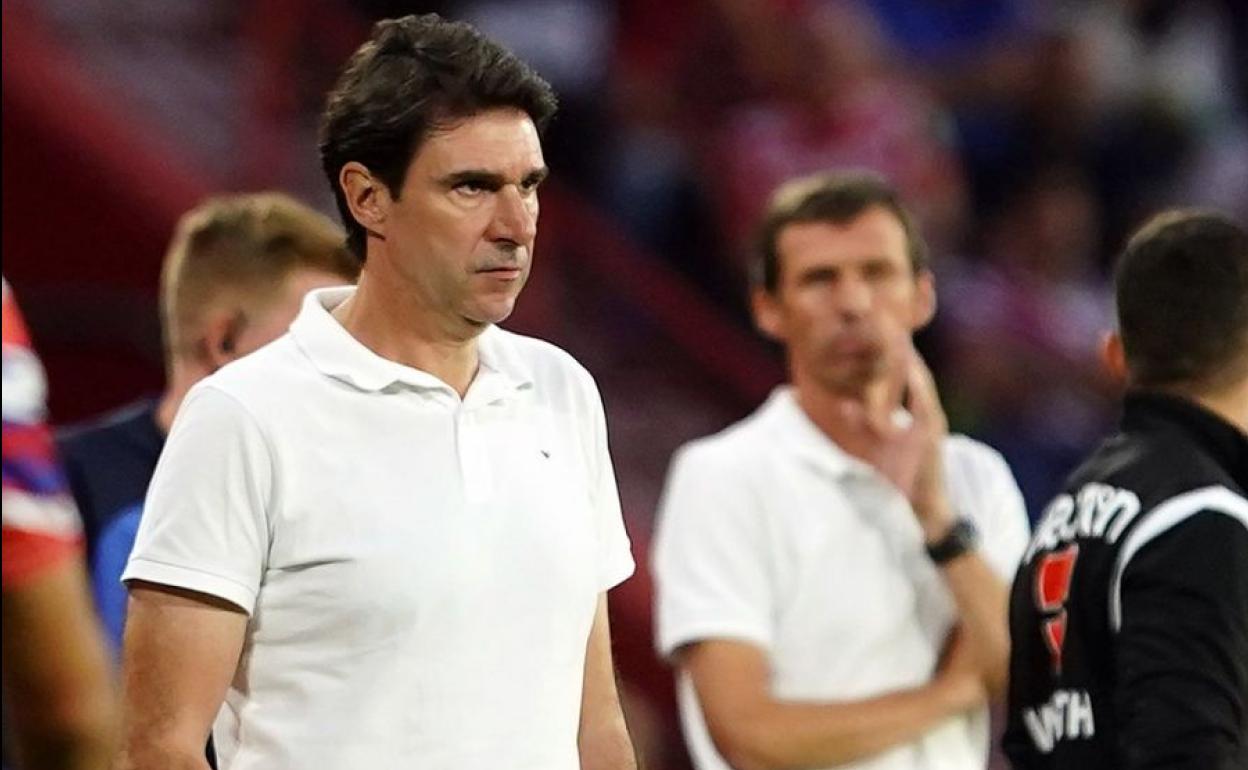 Aitor Karanka, tenso durante el partido. 