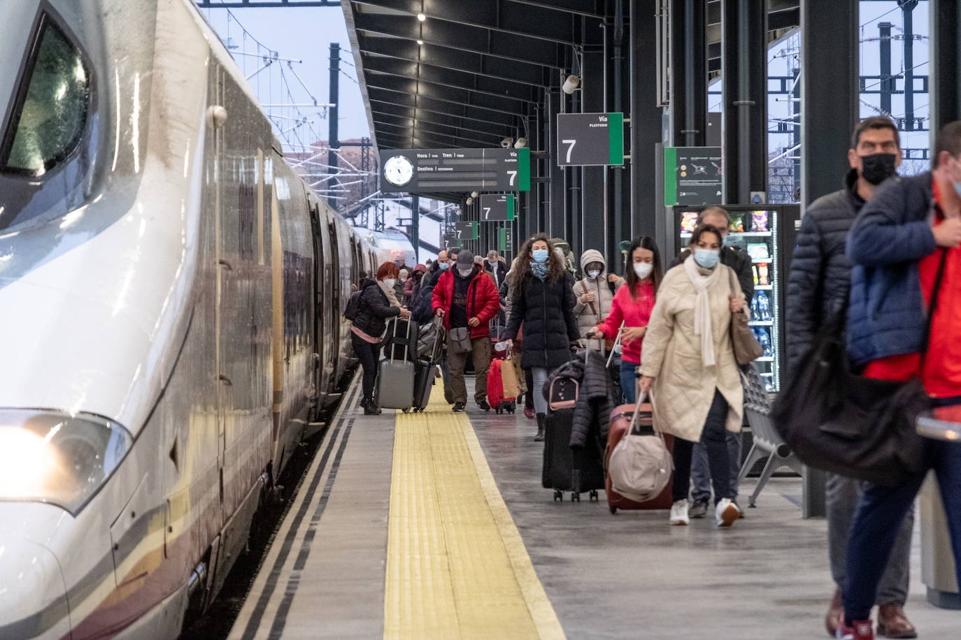 Granada se queda otra vez sin plazas en los trenes desde Madrid y Barcelona este fin de semana