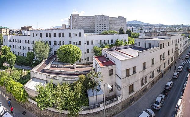 Imagen principal - Arriba, el viejo Clínico. Abajo, el Cubo y la antigua sede de la Delegación de Gobierno de la Junta. 