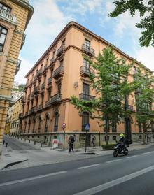 Imagen secundaria 2 - Arriba, el viejo Clínico. Abajo, el Cubo y la antigua sede de la Delegación de Gobierno de la Junta. 