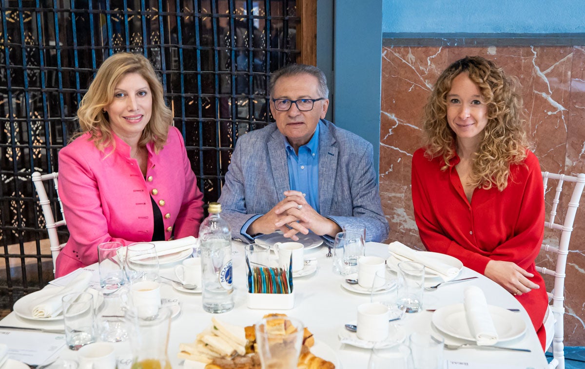 Desayun informativo con la consejera de Salud, Catalina García, en el Hotel Santa Paula