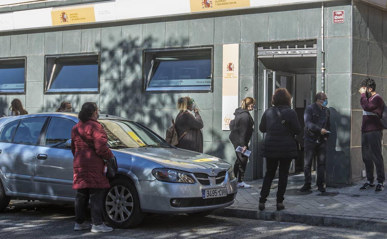 El final del verano deja 1.051 parados más en Granada