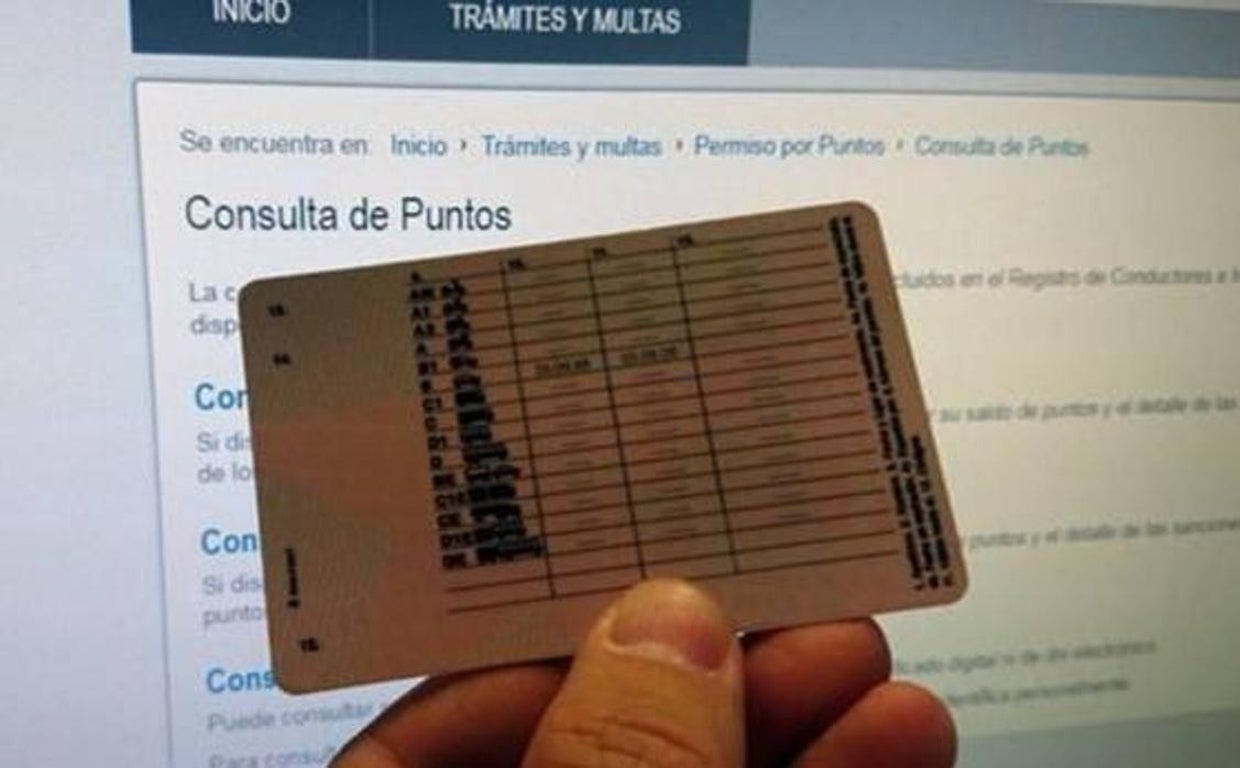 La DGT advierte de los problemas por tener un carnet de conducir original y un duplicado