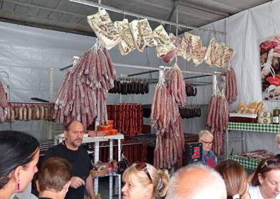 Imagen secundaria 1 - La mejor oferta gastronómica se encuentra en la romería de Moclín.