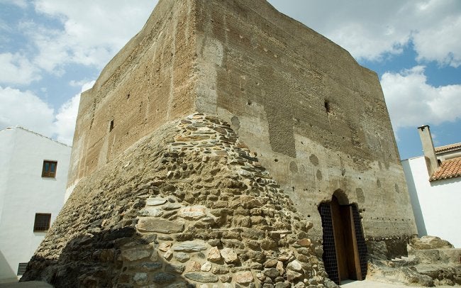 Portada principal de la alcazaba de Ferreira. 