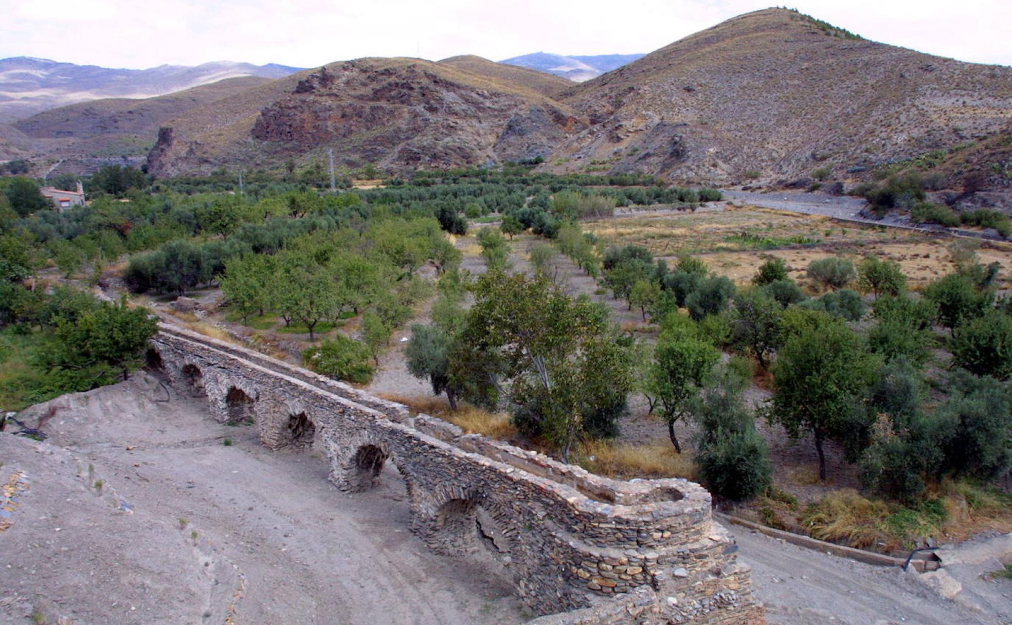 El acueducto, en este caso romano, de Los Molinos de las Juntas, en el municipio de Abla. 